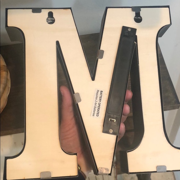 Light up M sign - Picture 4 of 6